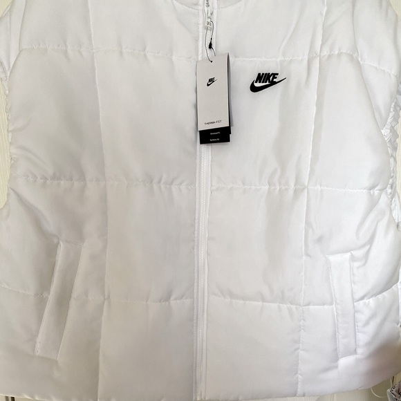 NWT Nike Oversized Puffer Vest Size Large - Picture 2 of 4